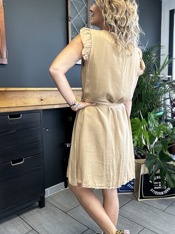 Robe à volants camel – Image 2