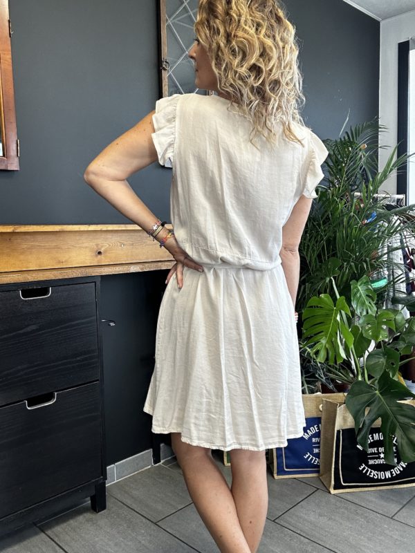Robe à volants beige – Image 2