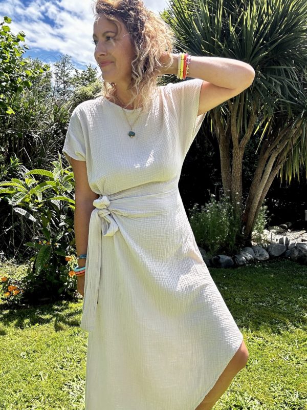 Robe nouée beige – Image 3