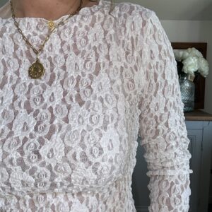 Top en dentelle manches longues